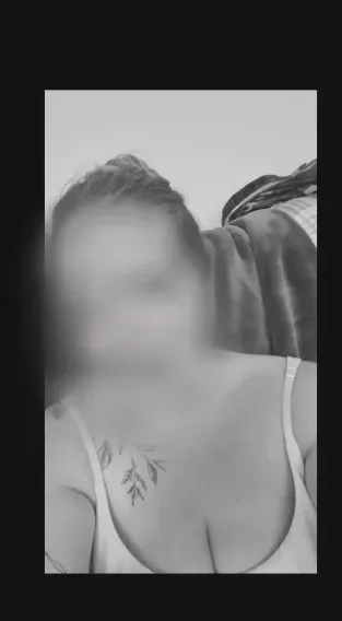 Andrea, 28