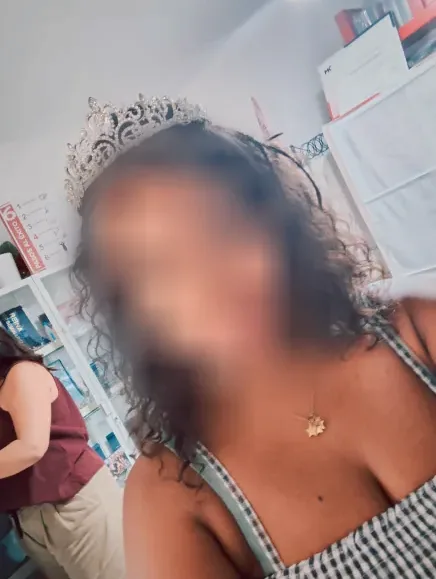 Claudia, 37