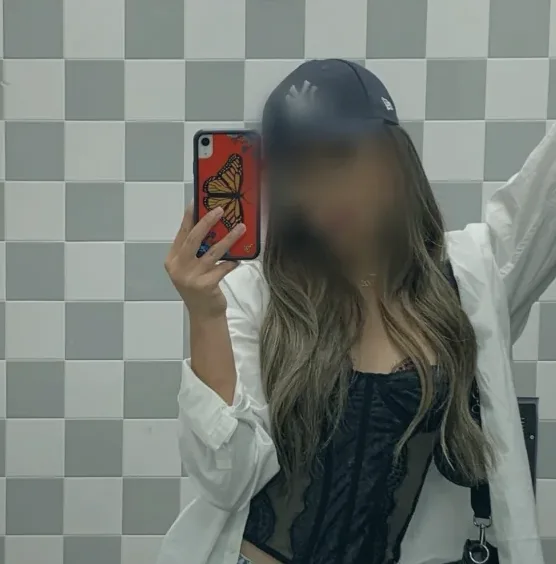 Elena, 20
