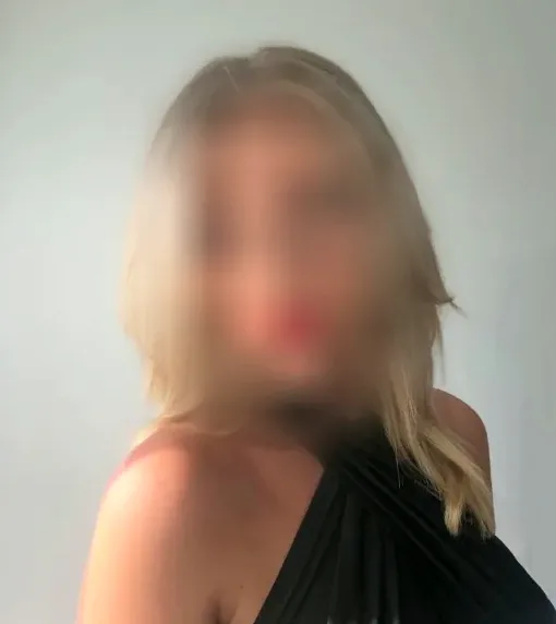 Emilia, 32