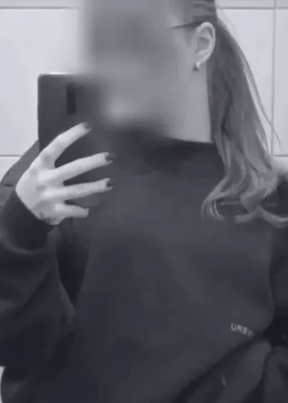 Emily, 19
