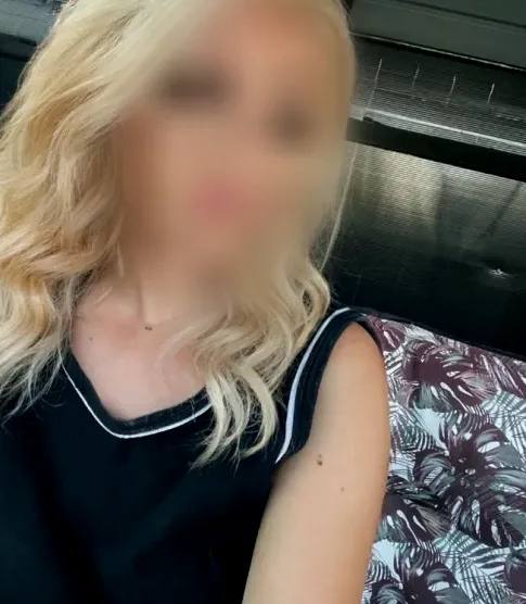 Fiona, 30