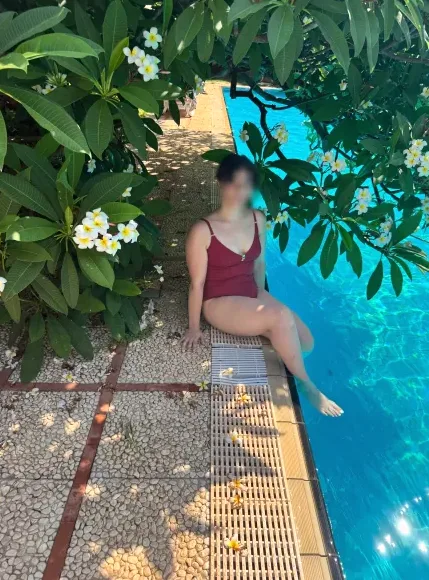 Laura, 33