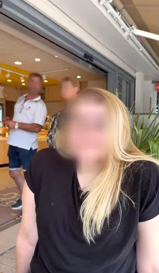 Nikolina, 21