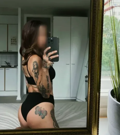 Nina, 27