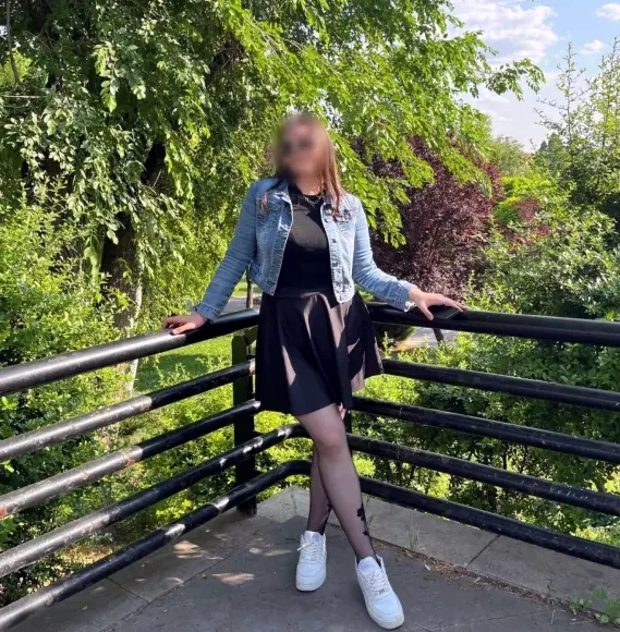 Pia, 21
