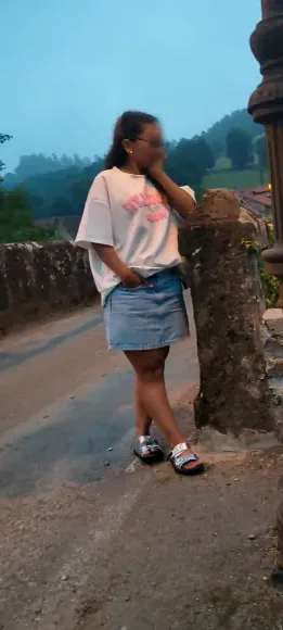Sabrina, 32