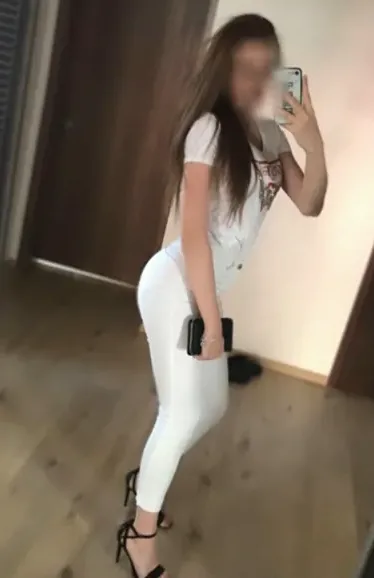 Sophie, 32