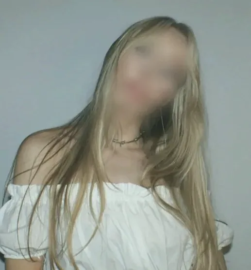 Zeynep, 20
